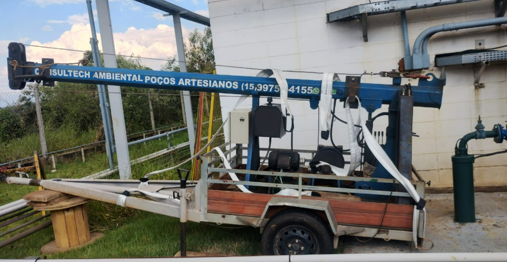 Equipamento próprio da Consultech para manutenção e limpeza de poços em espaços reduzidos